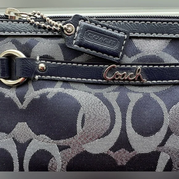 💙🩶Coach Signature Pattern Navy & Silver Wristlet. Leather trim, Silver Hardware. - Picture 6 of 9